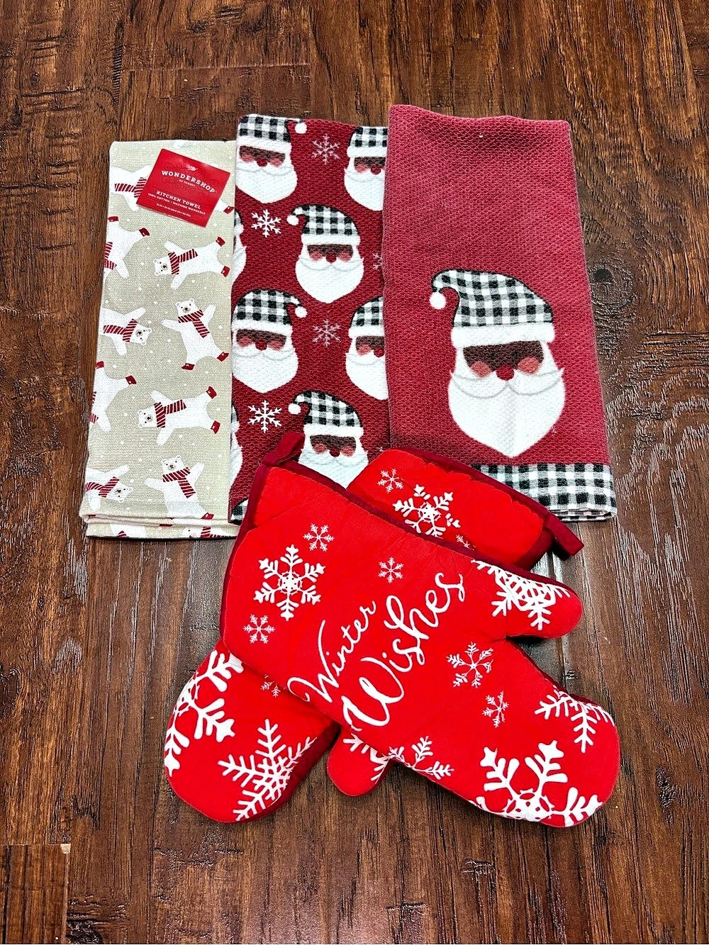 Wondershop Polar Bear Kitchen Towel & African American Santa Towel Set & Pot hol